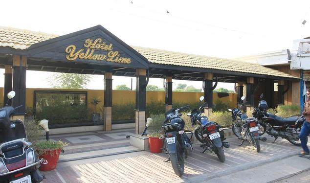 Hotel Yellow Lime 아흐메다바드 외부 사진